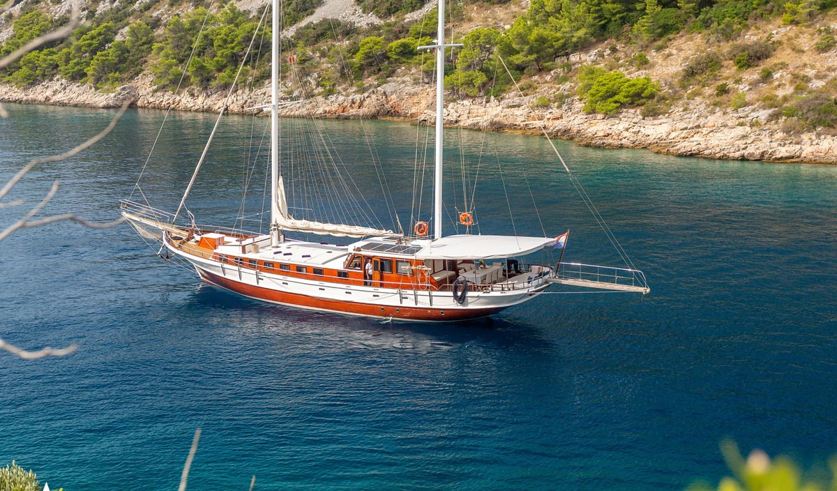 BONAVENTURA yacht charter 2