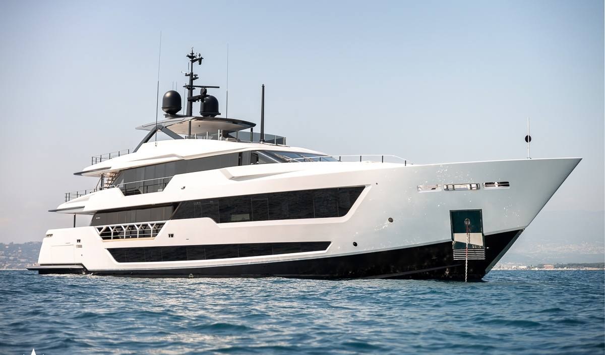 LADY DIA yacht charter 2